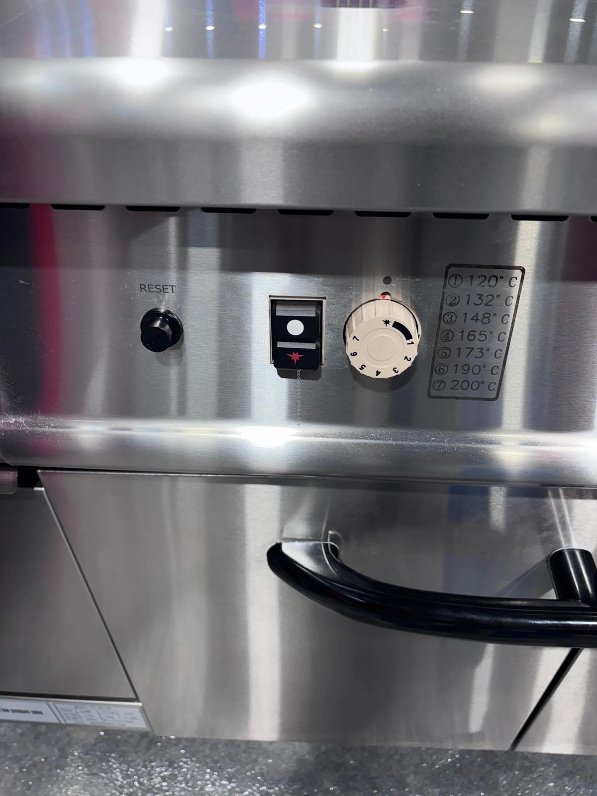 Gas 2-Tank Fryer With Cabinet